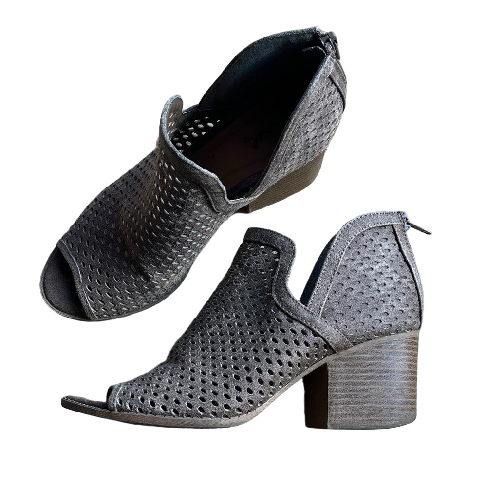 🏷 Qupid Gray Perforated Mules